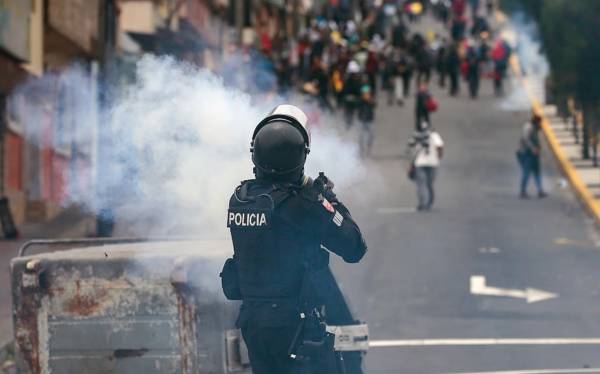 Ekvador'da halk oylaması: "Yabancı askeri üsler yeniden açılsın mı?"