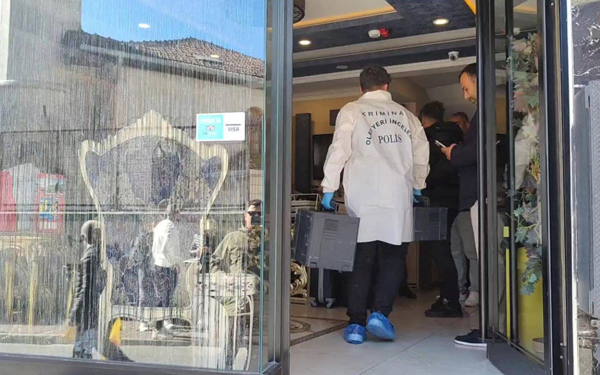 Gıda zehirlenmesi nedeniyle yaşamını yitiren üç kişinin kaldığı otel mühürlendi