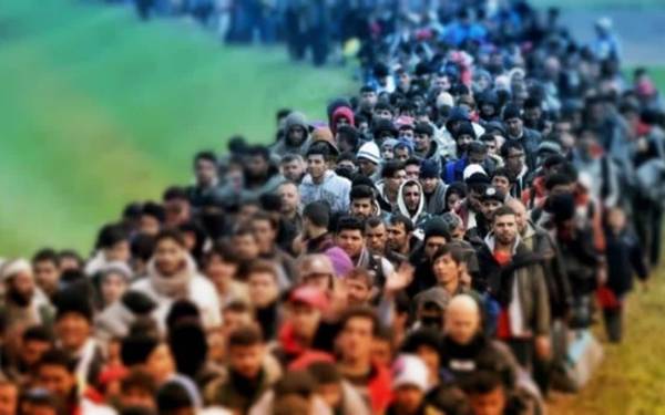 CHP'li Ceylan: "130 bin Suriyeliyi silah altına mı çağırdınız?