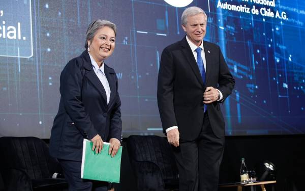 Şili: Cumhurbaşkanlığı Komünist Jara ile sağcı Kast arasında ikinci tura kaldı