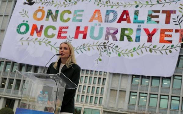 Dilek İmamoğlu: "Masumiyet karinesi ihlal edilmesin"