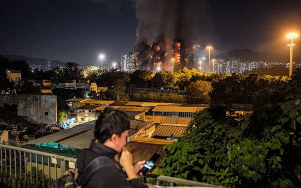 Hong Kong'da sitede yangın: 44 ölü, 279 kişi kayıp