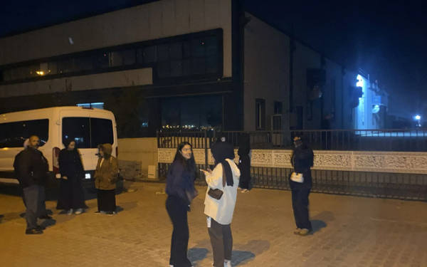 Jandarma için kamuflaj üretimi yapan işçiler maaşları için direnişte