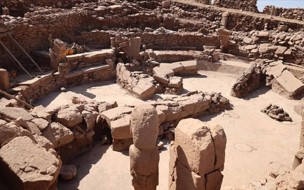 Li Girê Keçel cihekî weke amfî şanoyê hate dîtin