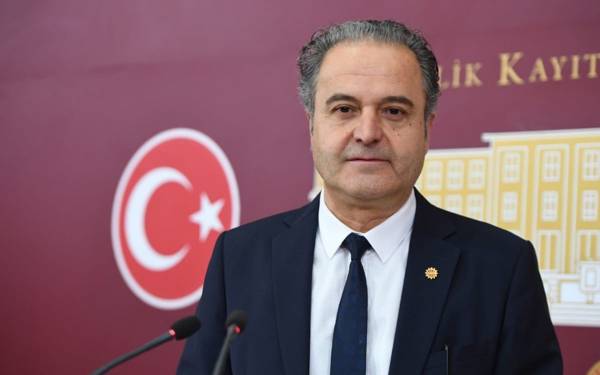 Bayhan: Vakıf üniversitelerinde mevsimlik akademisyenlik dayatılıyor