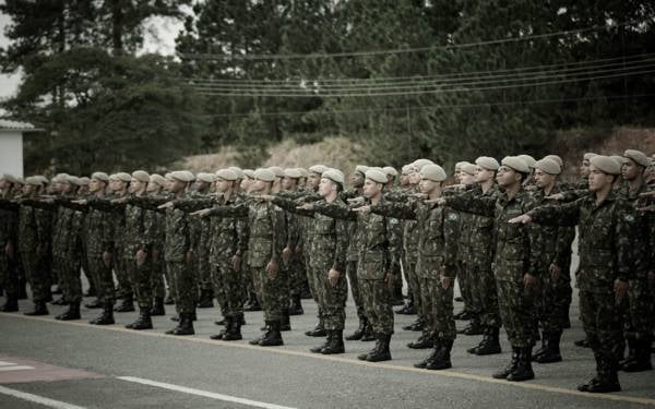 Almanya'da “Zorunlu Askerliğe Karşı Okul Grevi”