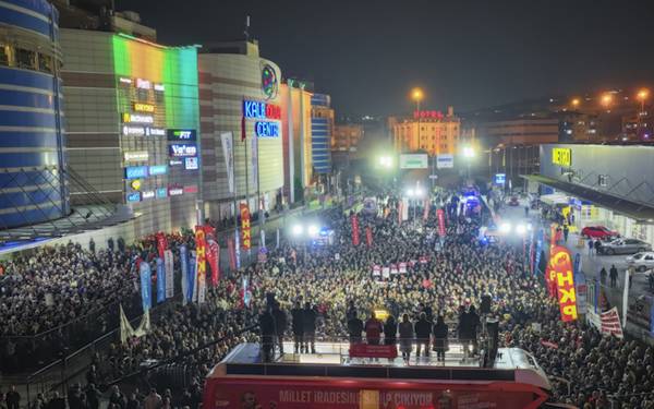 Özgür Özel Güngören'den seslendi: "Vakit, mücadele vaktidir"