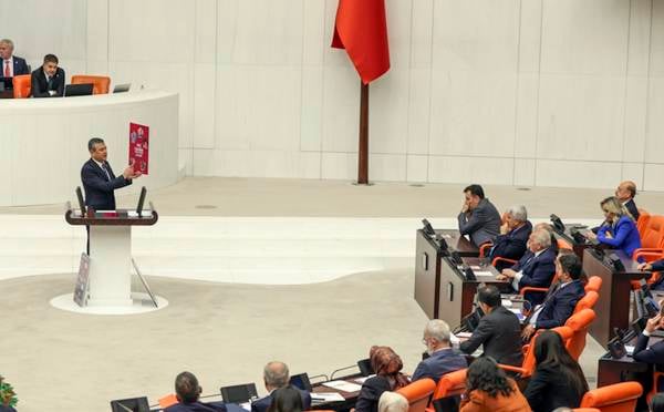 Özgür Özel: "Bütçeyi silahlara, savaşa, harcamak yerine Kürtün de Türkün de ortak geleceği için harcayalım"