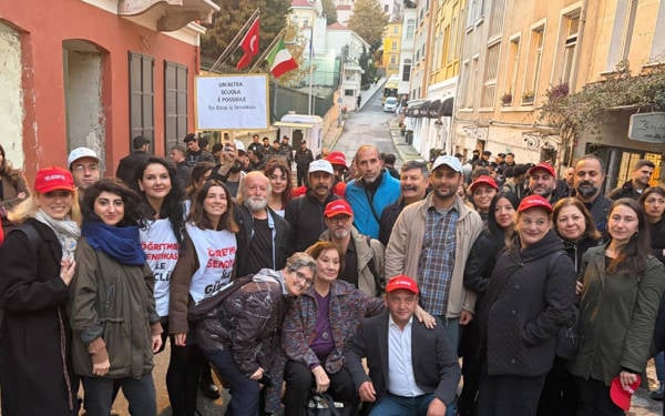 Aynı okul, iki farklı dünya: Özel İtalyan Lisesi'nde çalışan Türkiyeli öğretmenler greve çıkıyor