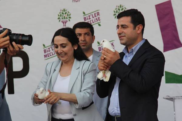 Demirtaş: Süreç parçalanma değil, onurlu birliği sağlayacak bir süreç