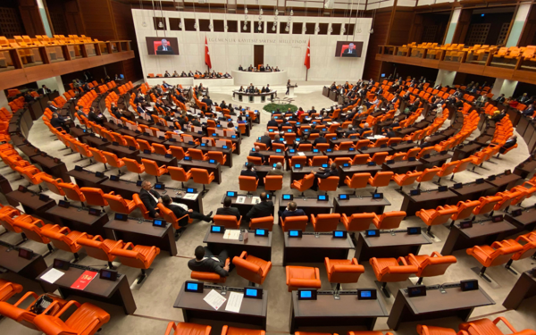 "Meclis çocuklar için suç mahaline dönmüş durumda"