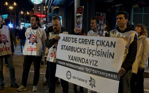 Devrimci Turizm-İş’ten ABD’deki Starbucks Grevine Dayanışma eylemi