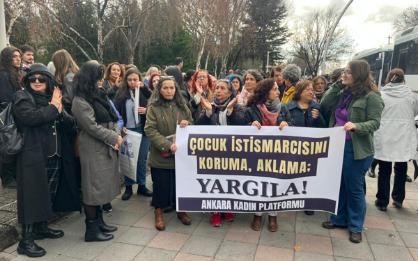 /haber/kadinlar-cocuk-istismarina-karsi-meclis-onunde-314409