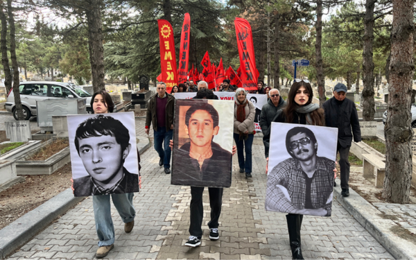 /haber/erdal-eren-ve-yoldaslari-mezarlari-basinda-anildi-314494