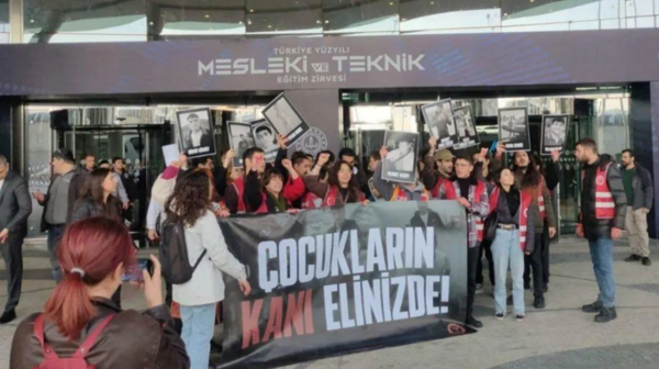 Kırmızı boya "silah" sayıldı, TİP'li 17 genç hakkında dava açıldı