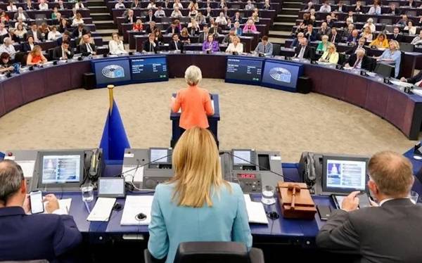 Avrupa Parlamentosu Rusya'dan gaz ithalatını kademeli yasaklama planını onayladı