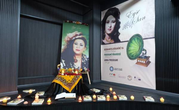 Bernameya bîranîna hunermenda Kurd Eyşe Şanê dest pê kir