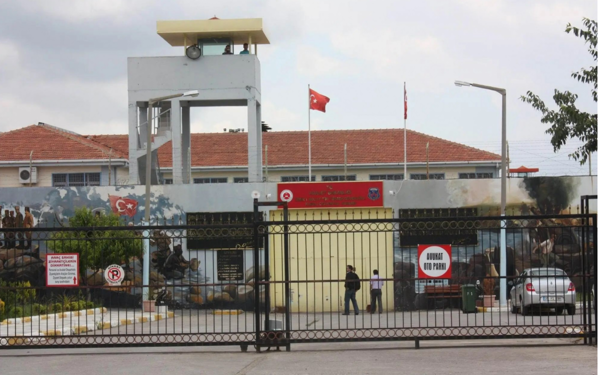 Cezaevi savcısından 30 yıllık tutsaklara: "Bakan da arasa sizi bırakmayacağım"