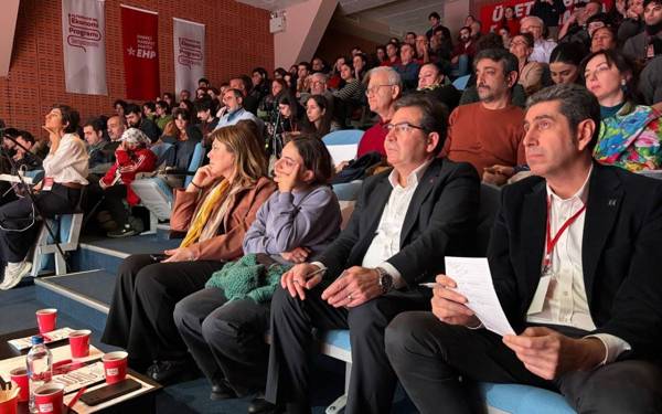 /haber/ehpden-alternatif-ekonomi-programi-sempozyumu-asgari-ucret-bir-bolusum-meselesi-314791