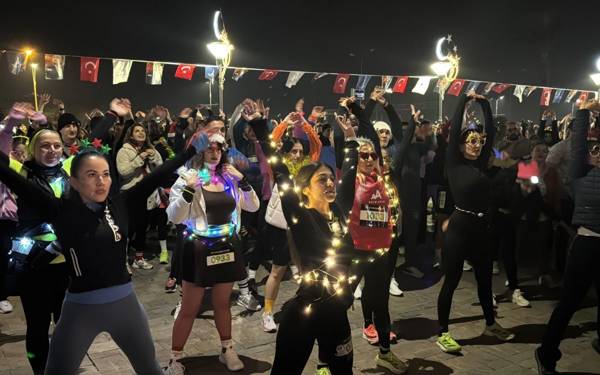 İzmir'de "en uzun gece" koşusu