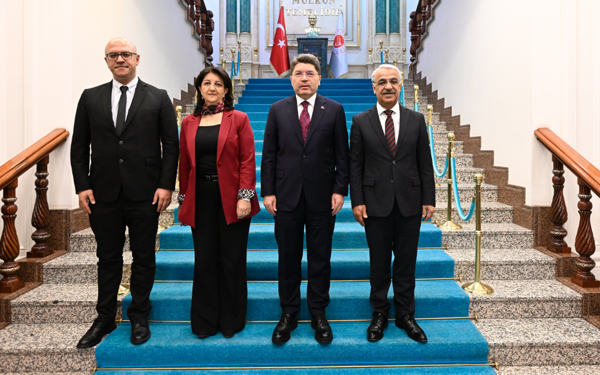 İmralı heyeti, Bakan Tunç'la görüştü: "Amacımız barışı hukukla güvence altına almak"