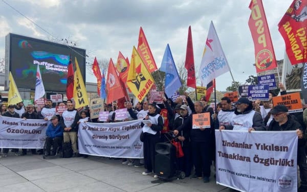 İzmir’de ‘Kuyu Tipleri Kapatılsın’ eylemleri nedeniyle ev baskınları