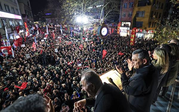 Özgür Özel Erdoğan'ı sandığa çağırdı: "Yüzde 29'la 2026'da seni orada oturtmam"
