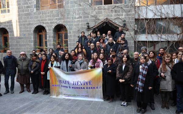 Yekîtiya Hunermendên Kurd: Em ji bo hunera azad tev li mitîngê bibin