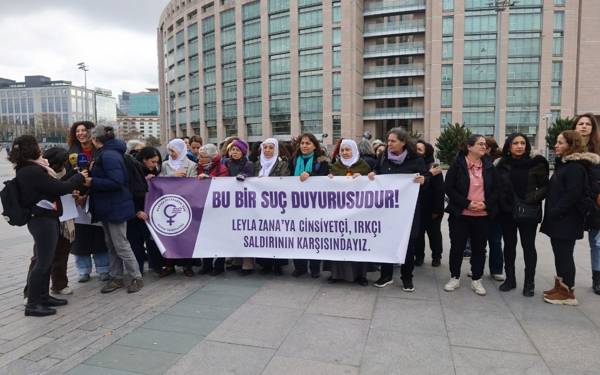 /haber/kadinlardan-leyla-zanaya-yonelik-tribun-saldirilarina-suc-duyurusu-314989