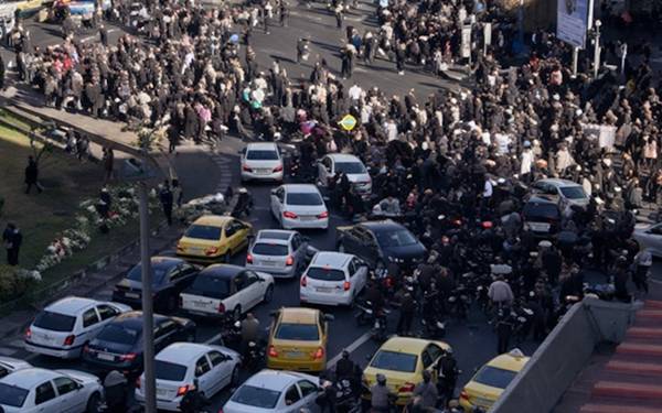 iran: Beşinci günde protestolar yayılırken can kaybı haberleri geliyor