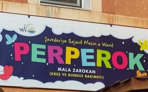 Kayyım, 'kelebek' anlamına gelen Kürtçe tabeladan rahatsız oldu