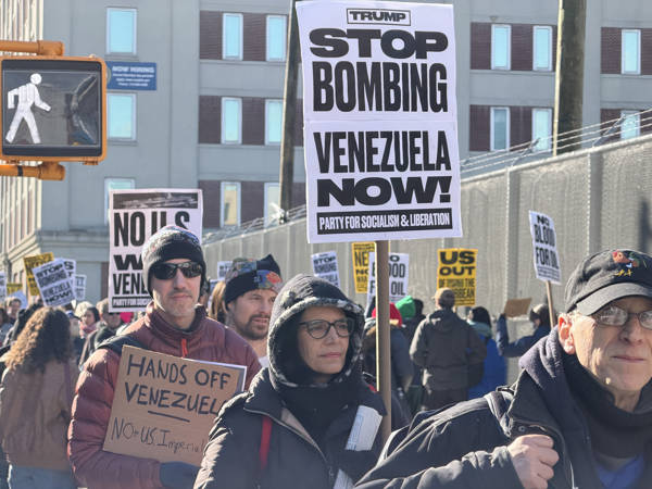 /haber/maduro-nun-tutuldugu-hapishane-onunde-gosteri-315224