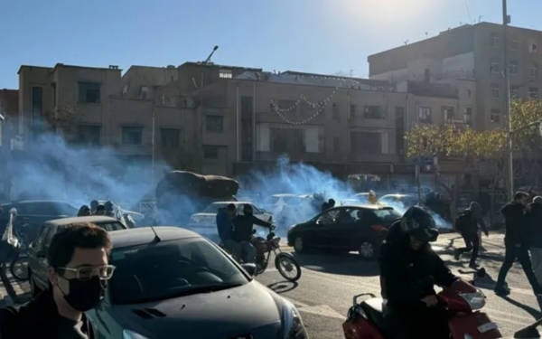 “İran’daki protestolara gençler, özellikle ergenler, güçlü biçimde katılıyor”