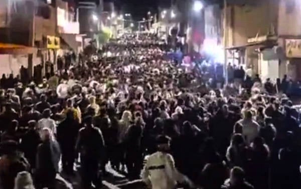 İran: Protestoları "yabancı söylemler"e bağlayan asker ve yargıçlar halkı "el kesmek"le tehdit ediyor