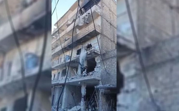 Halep'te bir kadının binadan atılmasına tepki: Savaş suçu işleniyor