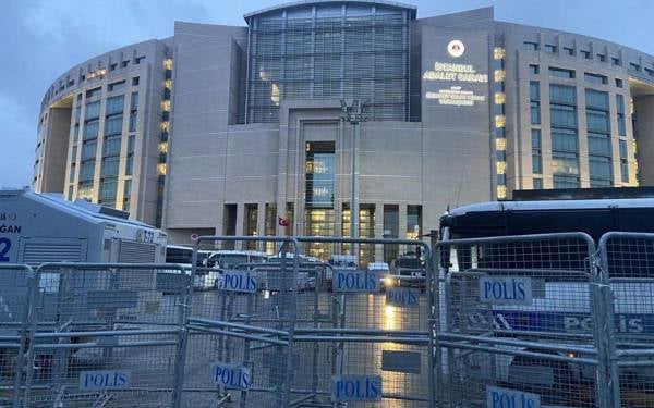 Oktay Kaynarca ve Emel Müftüoğlu gözaltına alındı