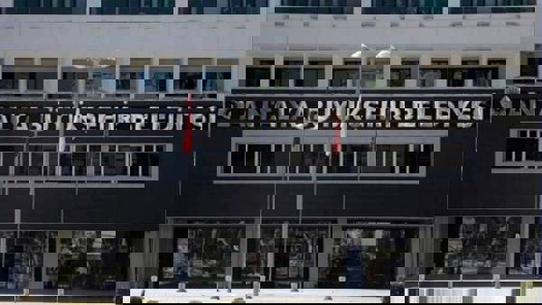 /haber/antalya-buyuksehir-belediyesine-operasyon-cok-sayida-gozalti-315585