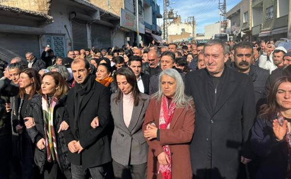 Li Nisêbînê meşa ji bo Rojava dest pê kir