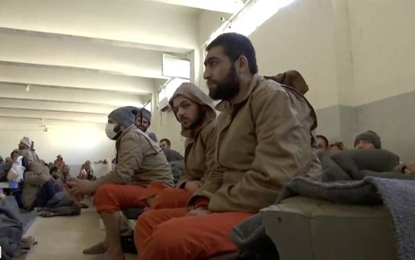 ABD Merkez Komutanlığı, cezaevlerindeki IŞİD'lileri Irak'a naklediyor