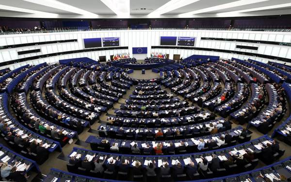 AP, Grönland'a yönelik tutumunu protesto için ABD ile ticaret anlaşmasını görüşmeyi durdurdu