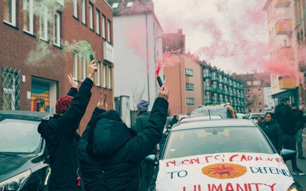 Enternasyonalistlerin karavanı, Türkiye sınırına varmak üzere