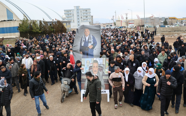 Selim Sadak toprağa verildi: "Sürgünde ölümler, sessiz bir cinayet"