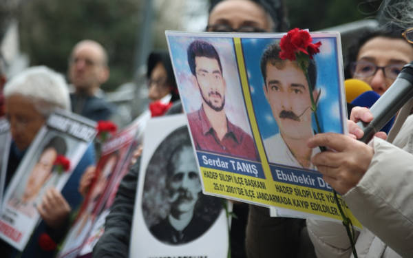 /haber/gozaltinda-kaybedilislerinin-25-yilinda-soruyoruz-serdar-tanis-ve-ebubekir-deniz-nerede-316213