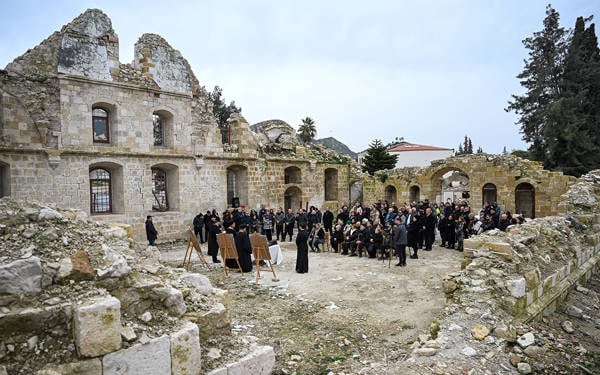 /haber/depremde-yikilan-antakya-ortodoks-kilisesinde-anma-ayini-316449