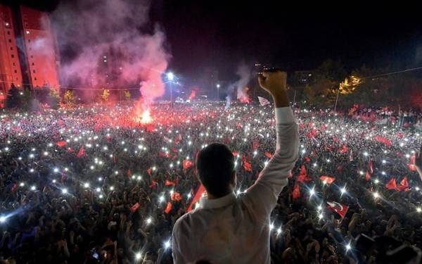 İmamoğlu: "AYM kararı kazanmak için her yolu mübah görenlerin aczini ortaya çıkardı"