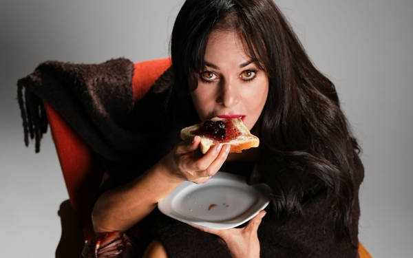 Şenay Gürler’den tek kişilik performans: Bu Hikâye Senden Uzun Osman