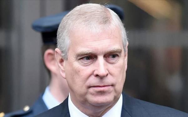 İngiltere'de Kral'ın kardeşi Andrew gözaltına alındı