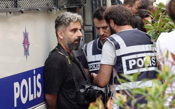 Yeni Akit, gazeteci Bülent Kılıç’ı “Fransız ajanı” diyerek hedef gösterdi, AYM hak ihlali saydı