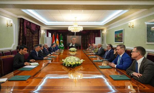 Bafil Talebanî, Mazlûm Ebdî û Tom Barrack civiyan