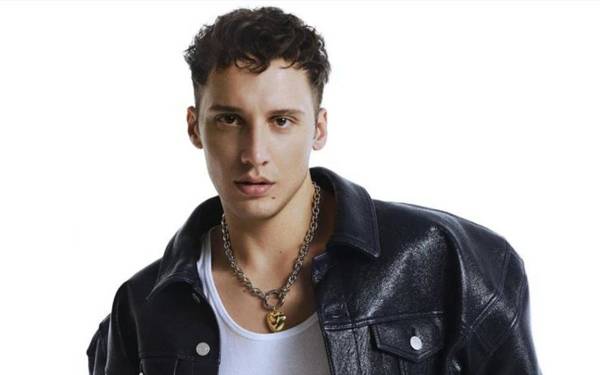 Şarkıcı Edis gözaltına alındı